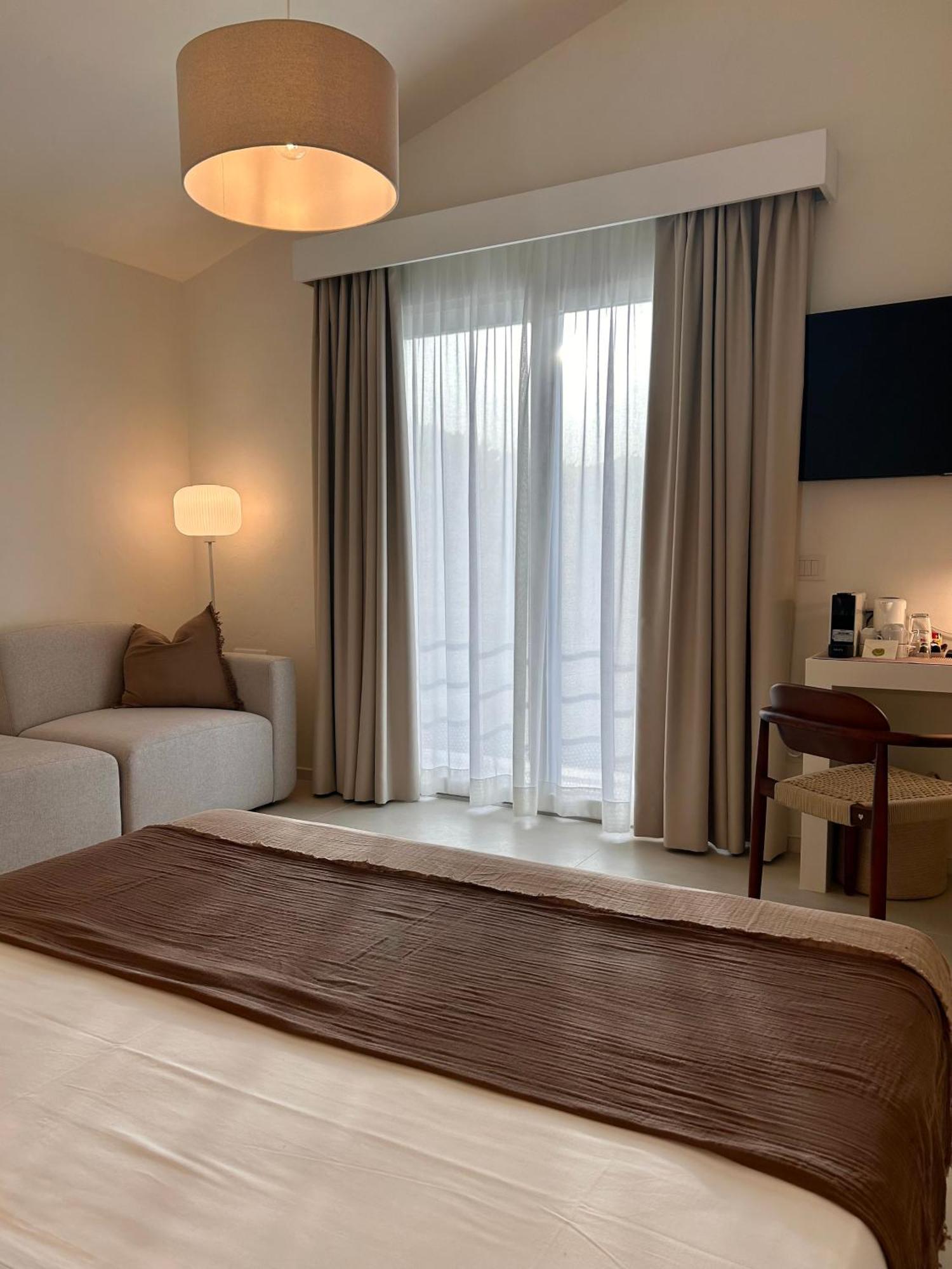 Vireo Rooms Santa Maria Navarrese Bagian luar foto
